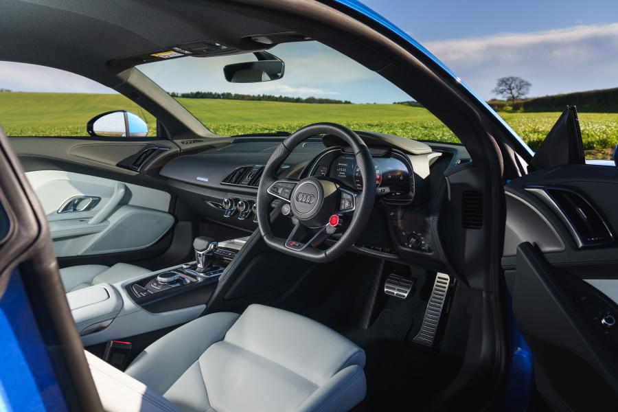 Интерьер Audi R8 V10 2019 года  (UK) (фото 7 из 79)